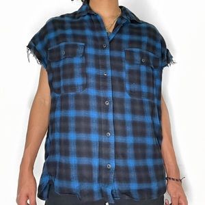 Blue and black sleeveless shirt!